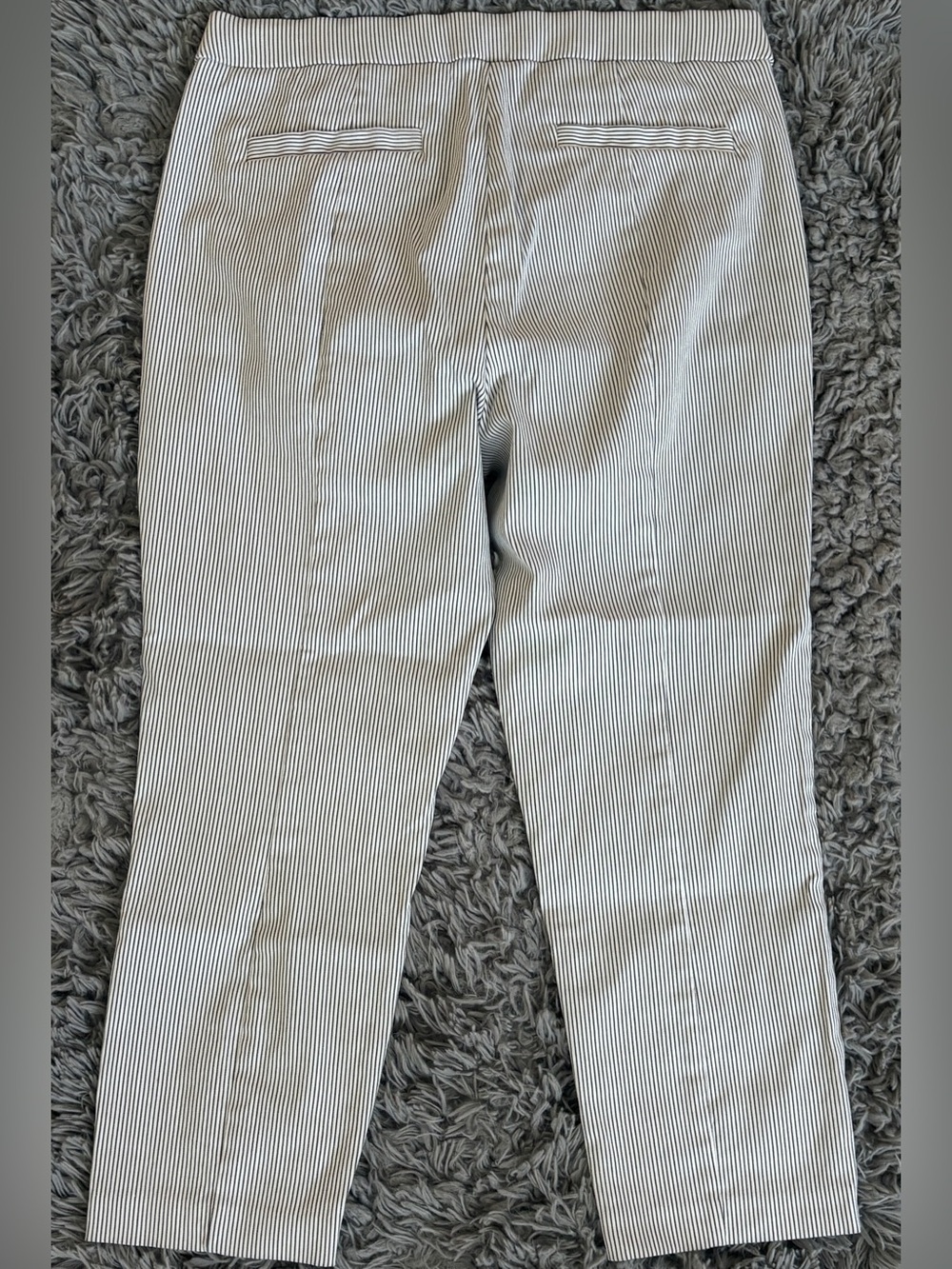 Elle Pants Gray and White Pinstripe Cropped Trousers Pull On Stretch SZ: L - Picture 6 of 10